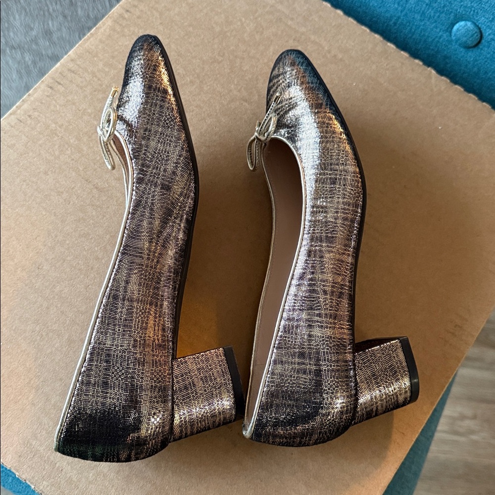 Stuart Weitzman Metallic Bronze Shoes with a Bow - Picture 3 of 16